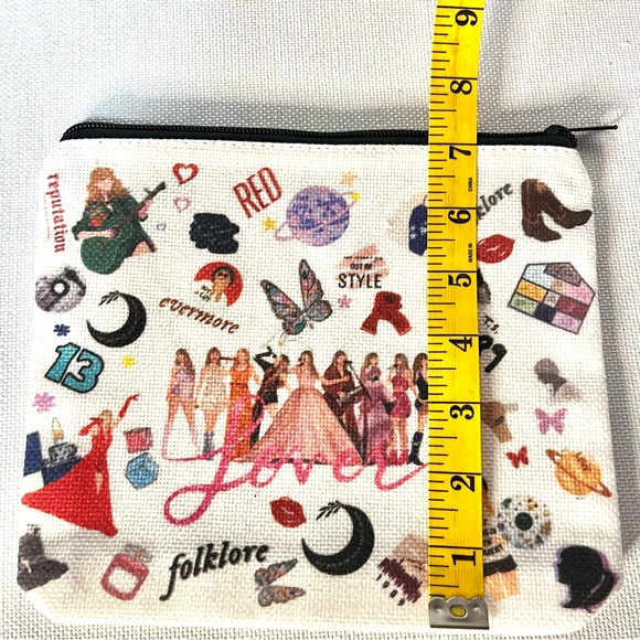 KC Chiefs Throw Taylor Fashion Pouch and Necklace with Guitar Charm Bundle - New - Picture 9 of 9